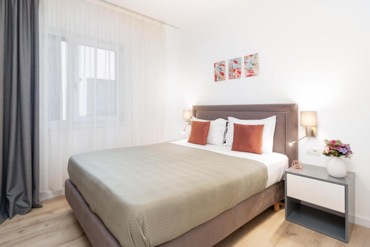 Charlotte Piata Unirii - Free Private Parking 2Bedrooms Apartment Орадя Экстерьер фото
