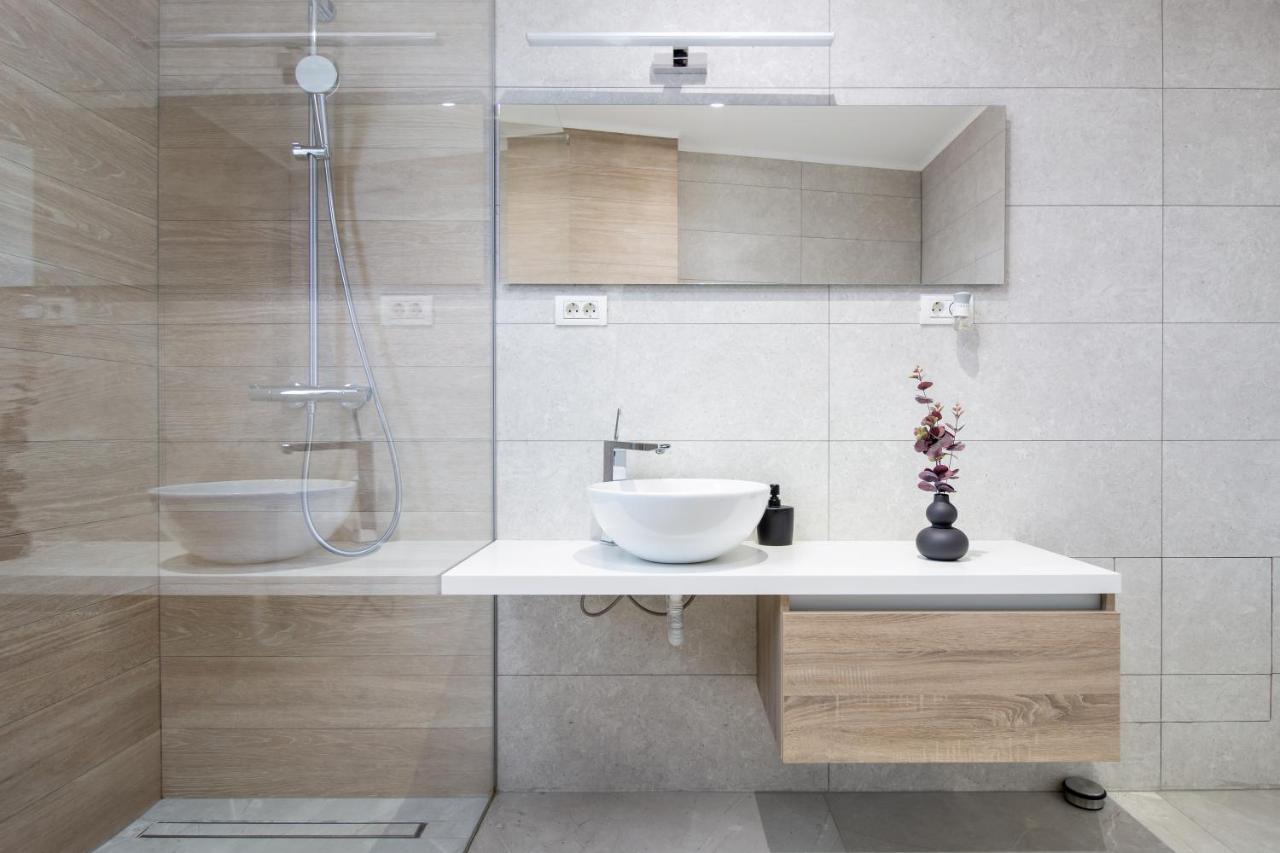 Charlotte Piata Unirii - Free Private Parking 2Bedrooms Apartment Орадя Экстерьер фото