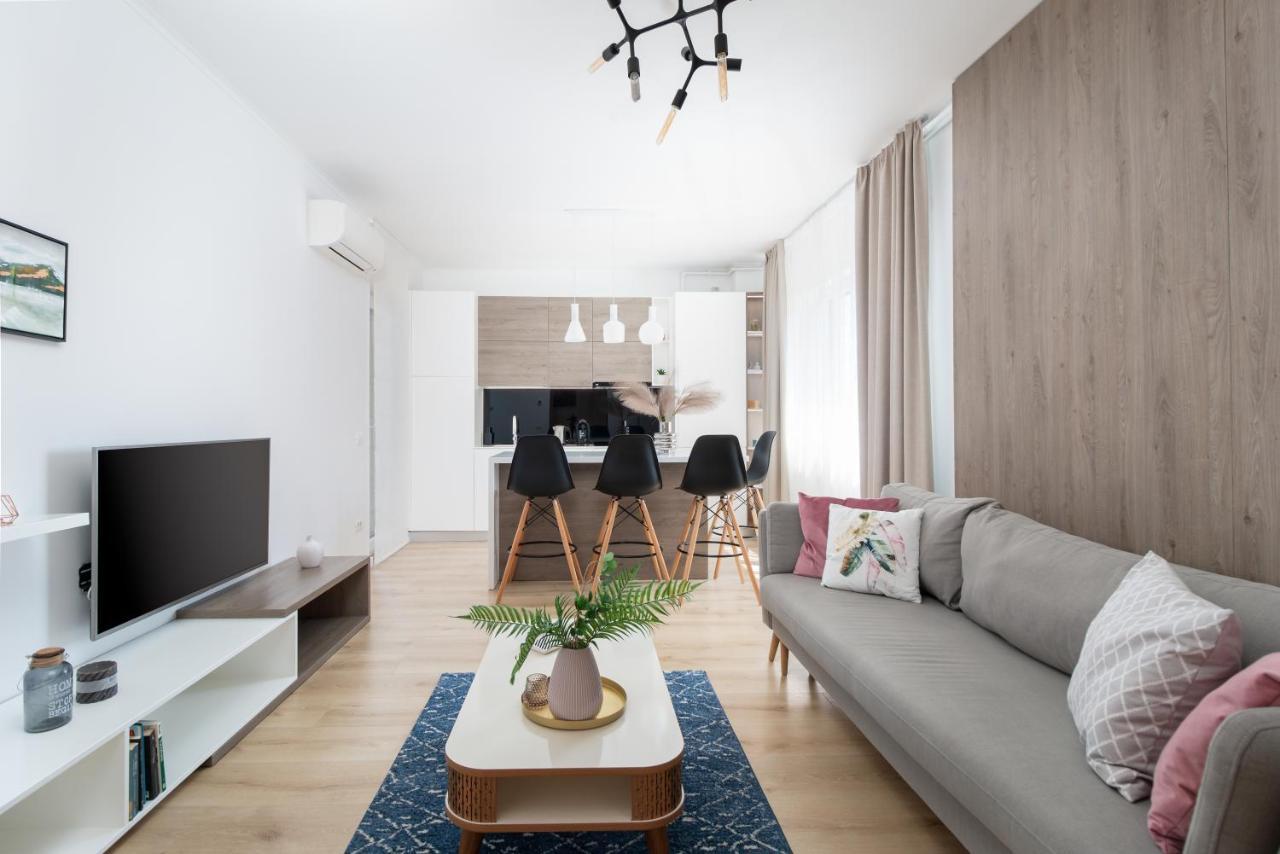 Charlotte Piata Unirii - Free Private Parking 2Bedrooms Apartment Орадя Экстерьер фото