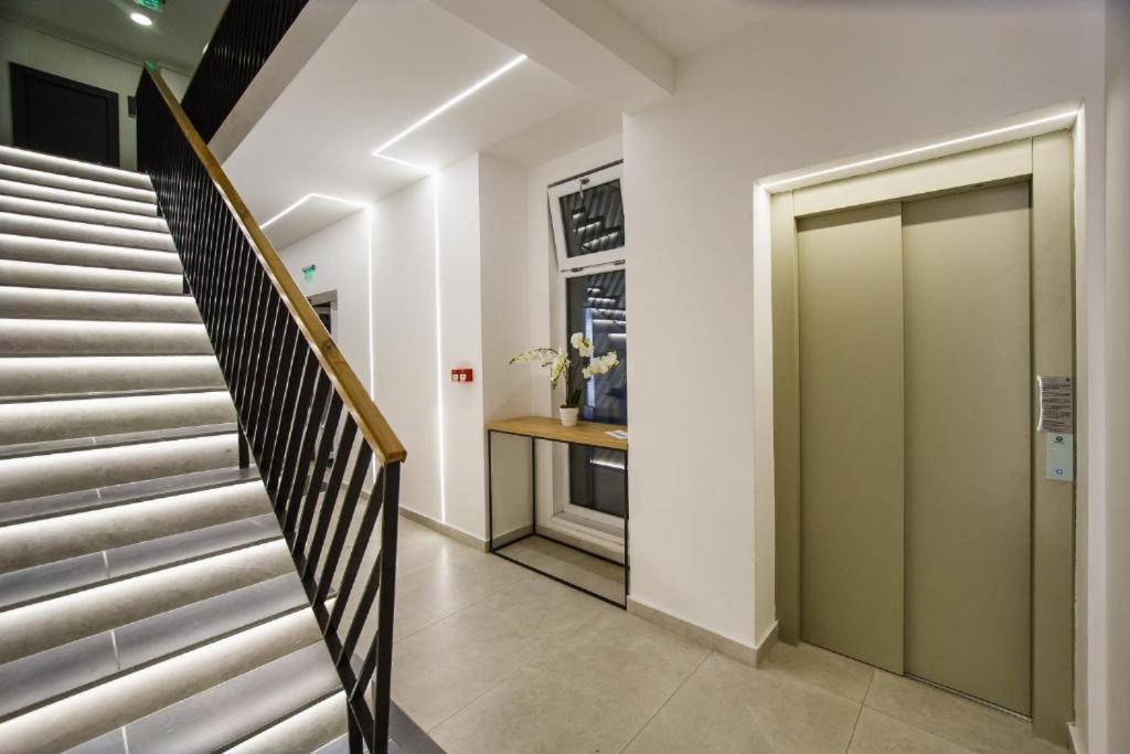 Charlotte Piata Unirii - Free Private Parking 2Bedrooms Apartment Орадя Экстерьер фото
