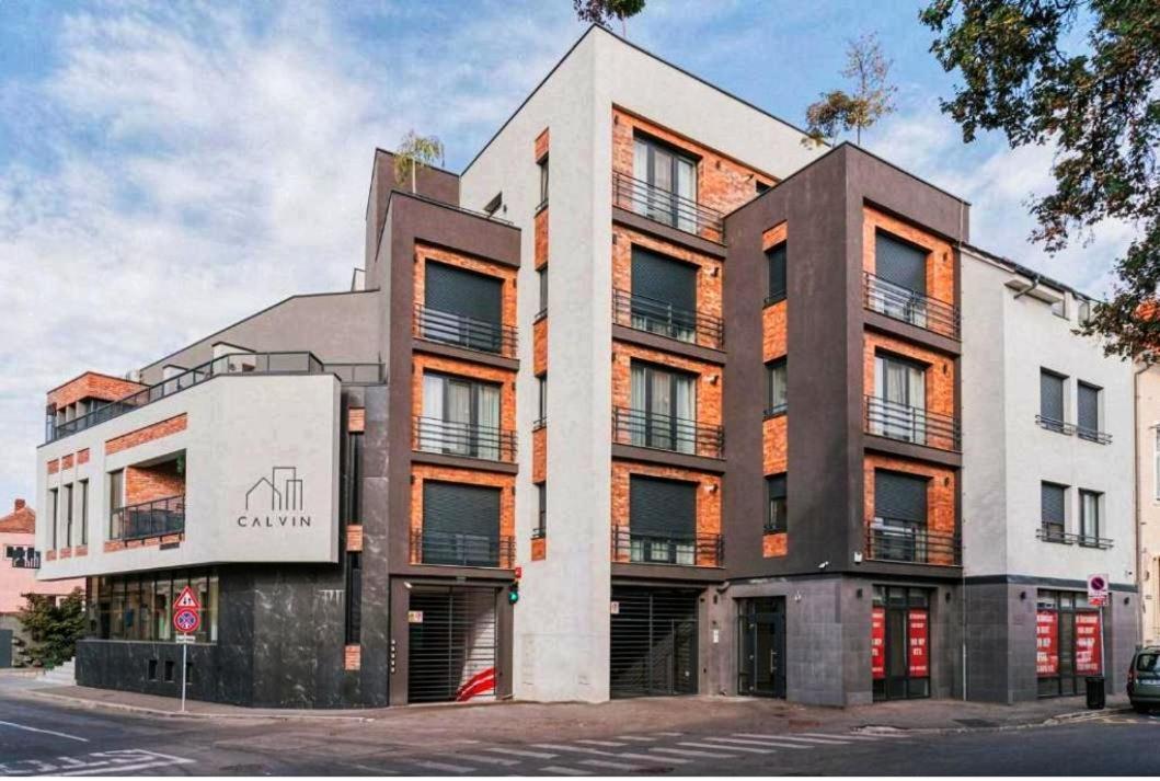 Charlotte Piata Unirii - Free Private Parking 2Bedrooms Apartment Орадя Экстерьер фото